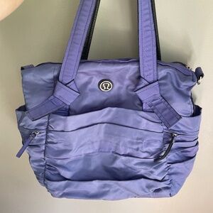 Lululemon triumphant tote bag